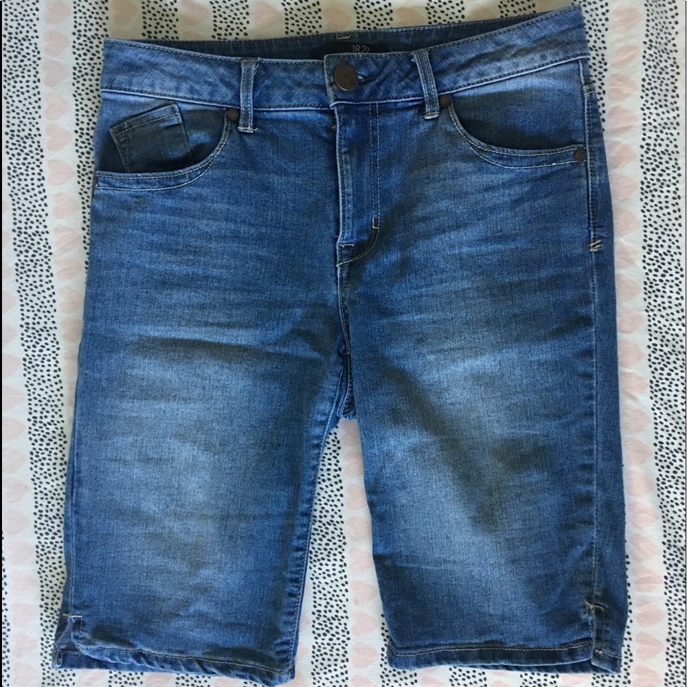 1822 Denim shorts, size 6